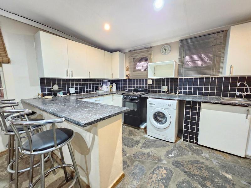 5 Bedroom Property for Sale in Zonnehoewe A H Gauteng