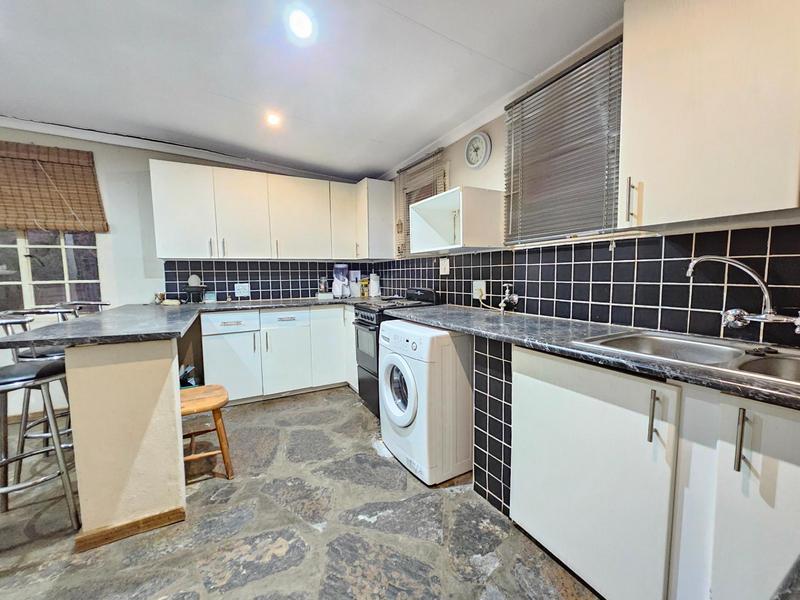 5 Bedroom Property for Sale in Zonnehoewe A H Gauteng