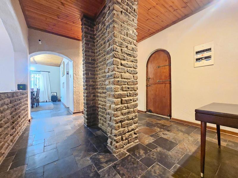 5 Bedroom Property for Sale in Zonnehoewe A H Gauteng