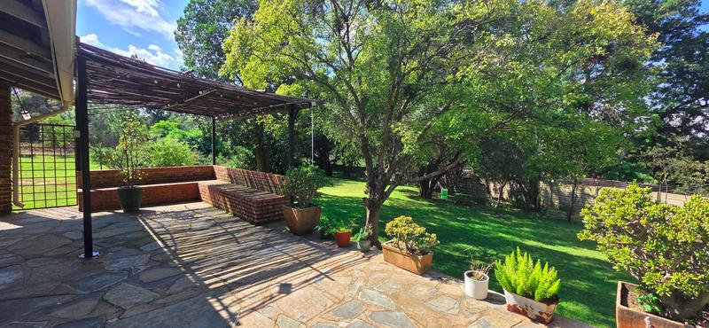 5 Bedroom Property for Sale in Zonnehoewe A H Gauteng