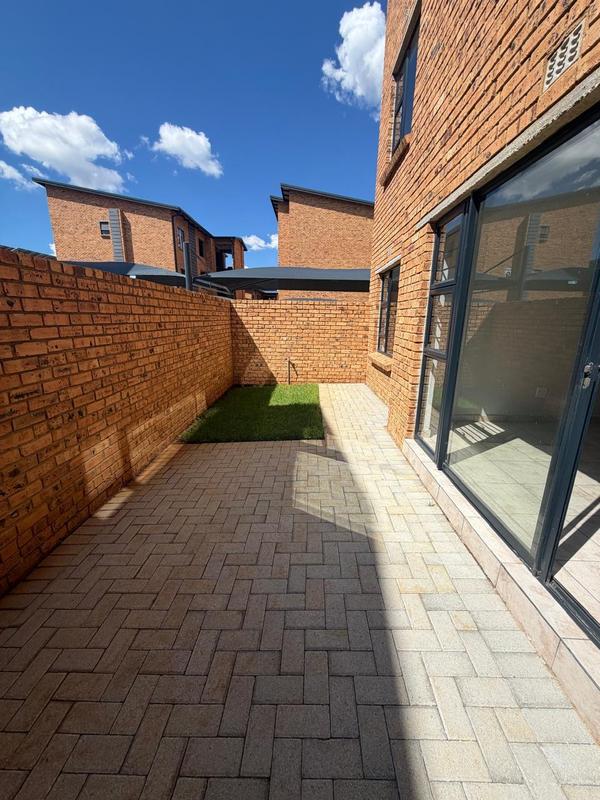 To Let 2 Bedroom Property for Rent in Ravenswood Gauteng