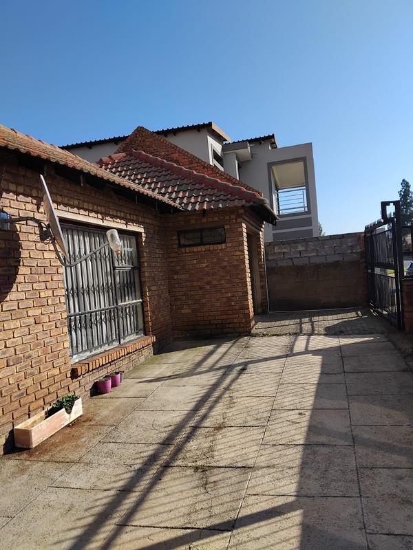 To Let 3 Bedroom Property for Rent in Vosloorus Gauteng