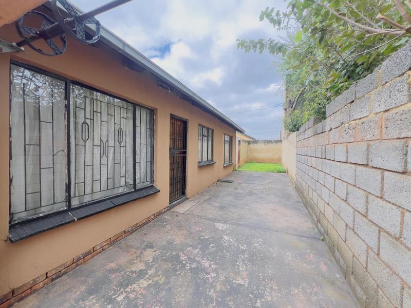 3 Bedroom Property for Sale in Protea Glen Gauteng