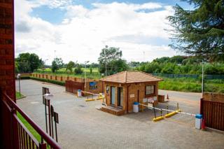 To Let 3 Bedroom Property for Rent in Groblerpark Gauteng