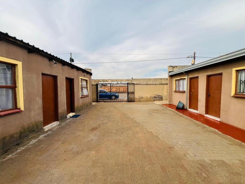 10 Bedroom Property for Sale in Buhle Park Gauteng