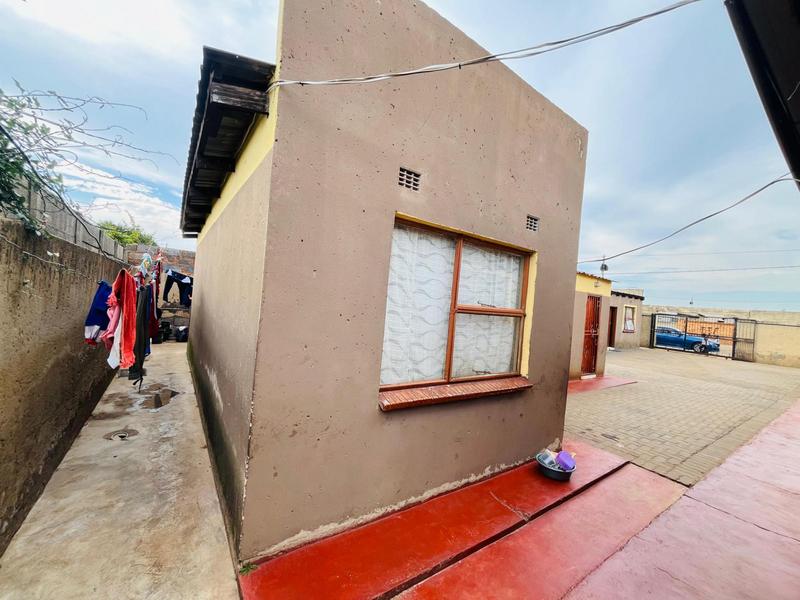 10 Bedroom Property for Sale in Buhle Park Gauteng