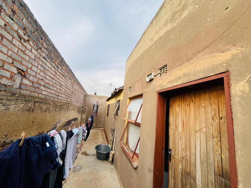 10 Bedroom Property for Sale in Buhle Park Gauteng