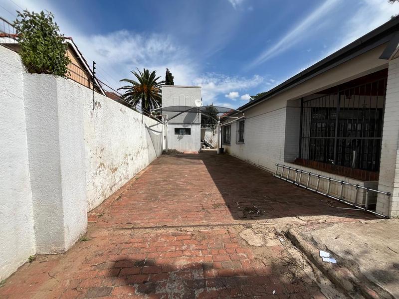 7 Bedroom Property for Sale in Orange Grove Gauteng