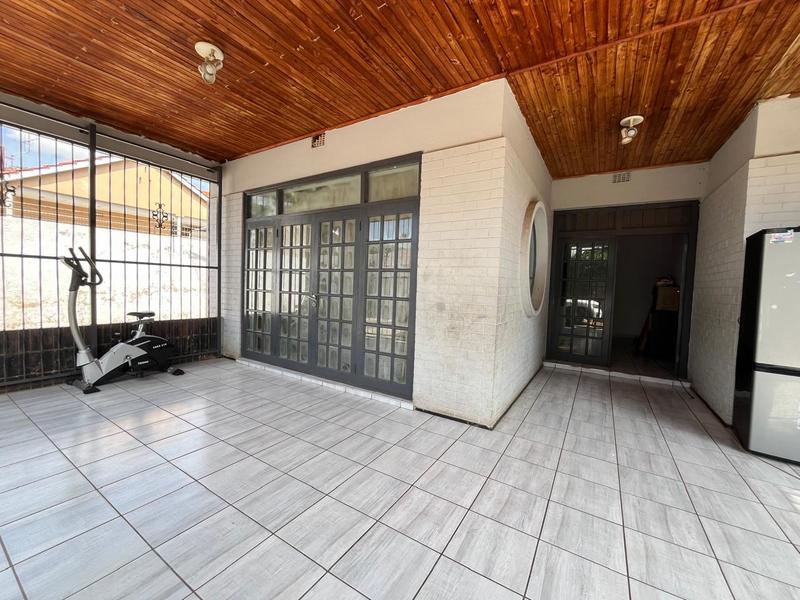 7 Bedroom Property for Sale in Orange Grove Gauteng