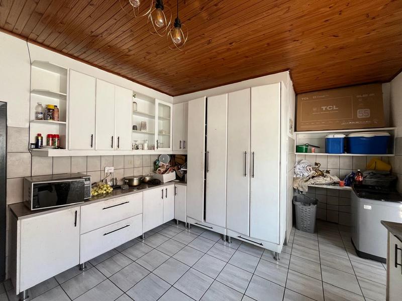 7 Bedroom Property for Sale in Orange Grove Gauteng