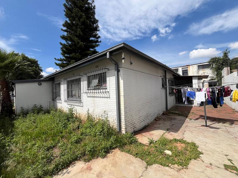 7 Bedroom Property for Sale in Orange Grove Gauteng