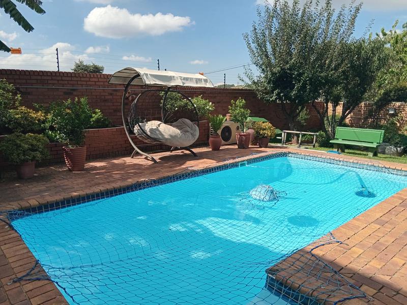 6 Bedroom Property for Sale in Winchester Hills Ext 3 Gauteng