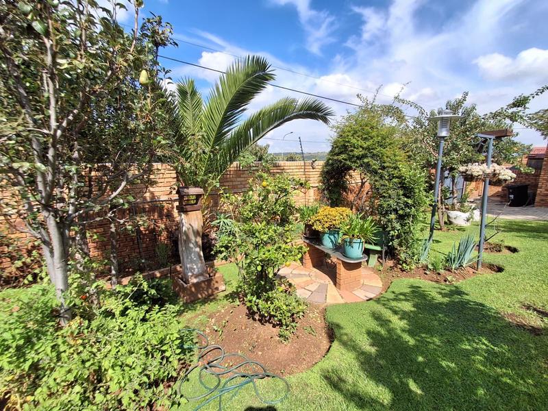 6 Bedroom Property for Sale in Winchester Hills Ext 3 Gauteng