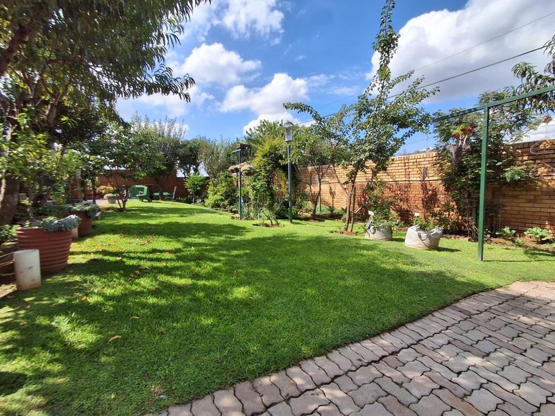 6 Bedroom Property for Sale in Winchester Hills Ext 3 Gauteng