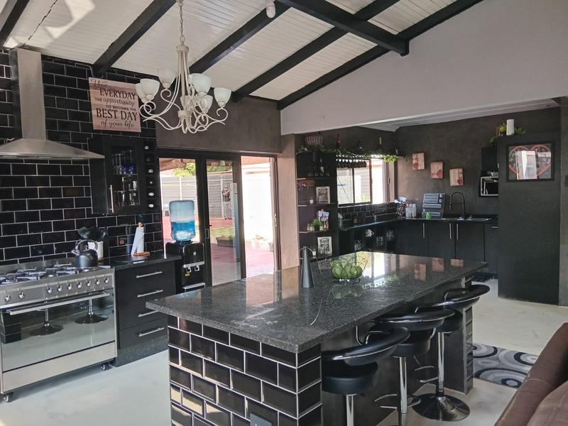 5 Bedroom Property for Sale in Raceview Gauteng