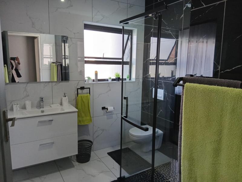 5 Bedroom Property for Sale in Raceview Gauteng