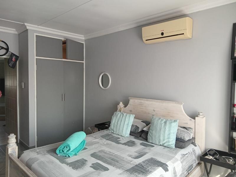 5 Bedroom Property for Sale in Raceview Gauteng