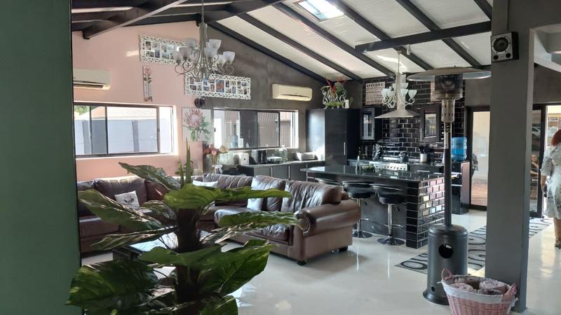 5 Bedroom Property for Sale in Raceview Gauteng