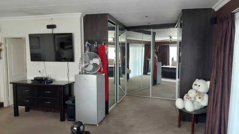 5 Bedroom Property for Sale in Raceview Gauteng