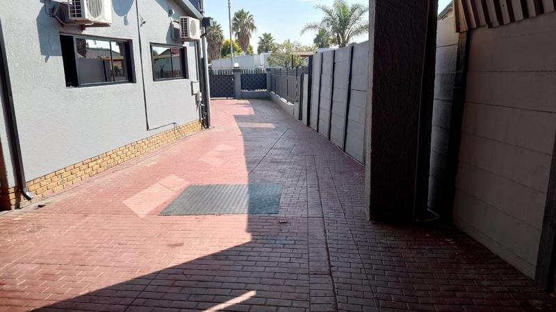 5 Bedroom Property for Sale in Raceview Gauteng