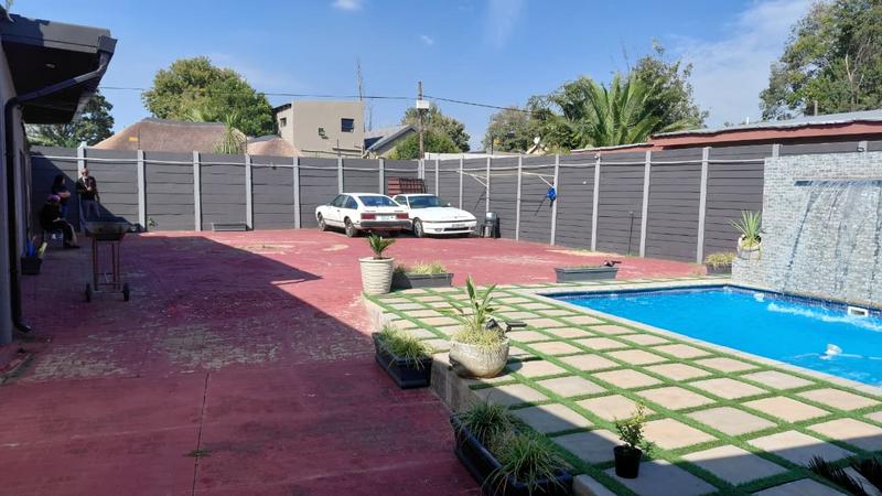 5 Bedroom Property for Sale in Raceview Gauteng