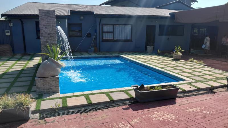 5 Bedroom Property for Sale in Raceview Gauteng
