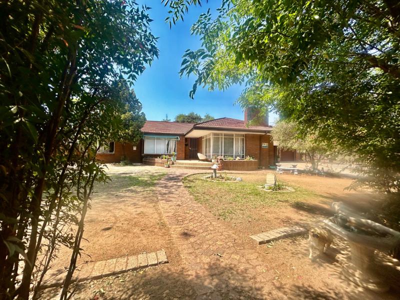 4 Bedroom Property for Sale in Vanderbijlpark CW 5 Gauteng