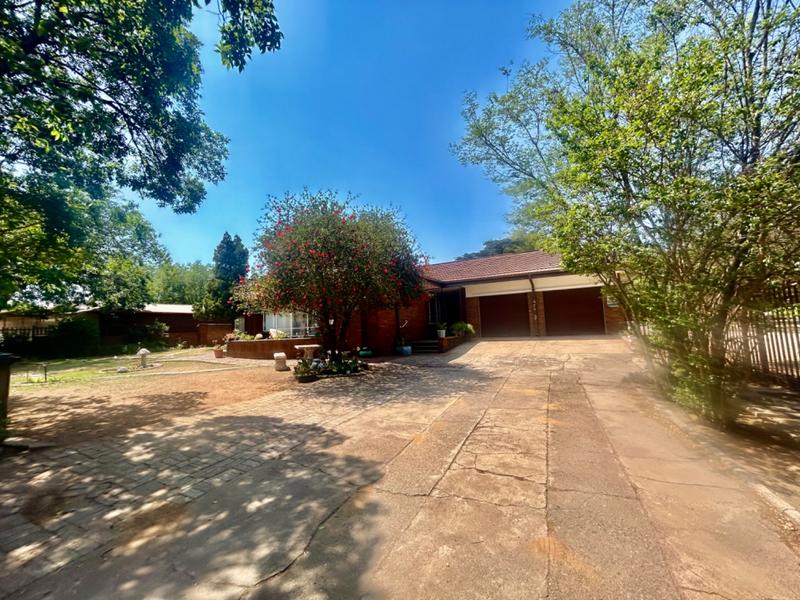 4 Bedroom Property for Sale in Vanderbijlpark CW 5 Gauteng