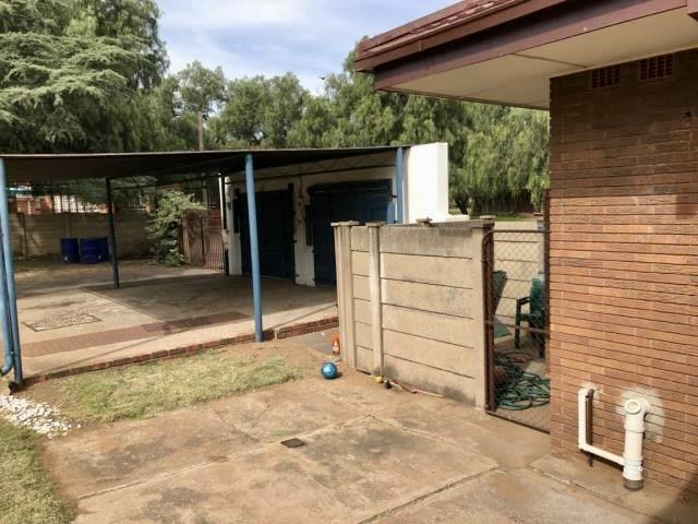 4 Bedroom Property for Sale in Vanderbijlpark CW 5 Gauteng