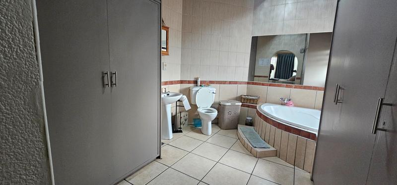 To Let 3 Bedroom Property for Rent in Petersfield Gauteng