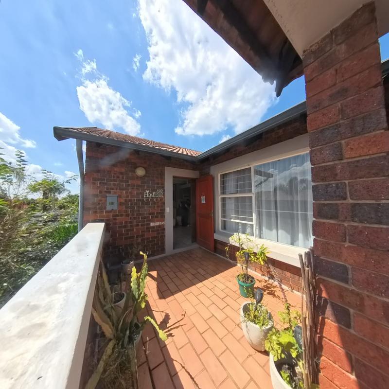 2 Bedroom Property for Sale in Glen Marais Gauteng
