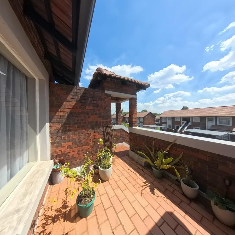 2 Bedroom Property for Sale in Glen Marais Gauteng