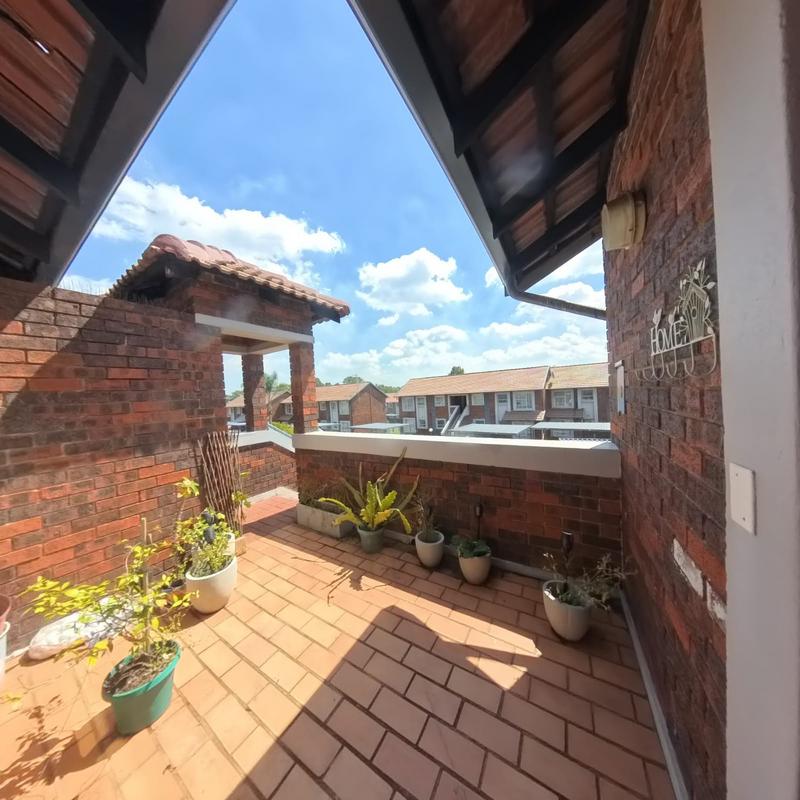 2 Bedroom Property for Sale in Glen Marais Gauteng