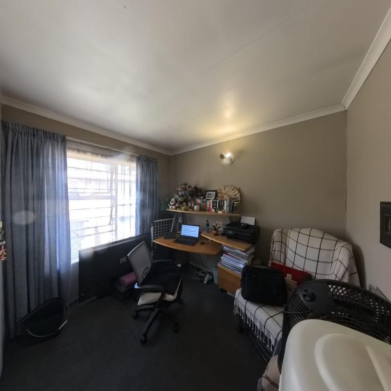2 Bedroom Property for Sale in Glen Marais Gauteng
