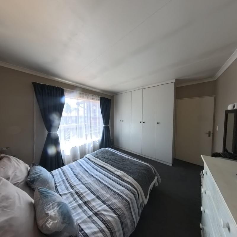 2 Bedroom Property for Sale in Glen Marais Gauteng