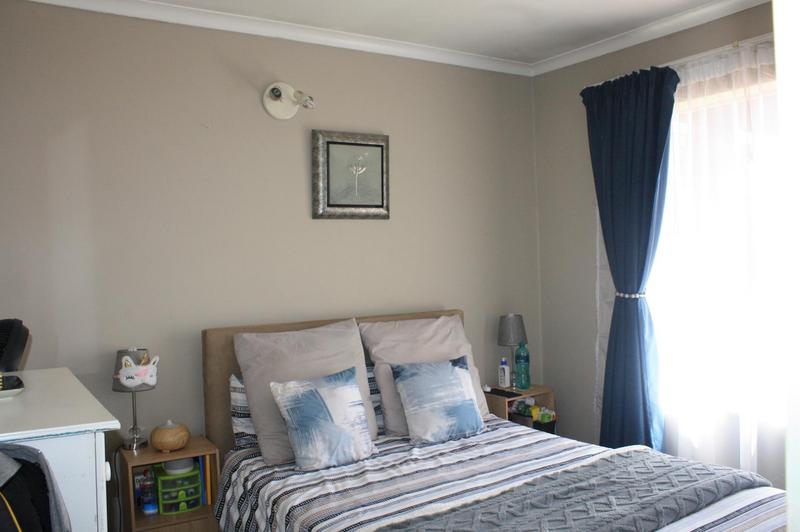 2 Bedroom Property for Sale in Glen Marais Gauteng