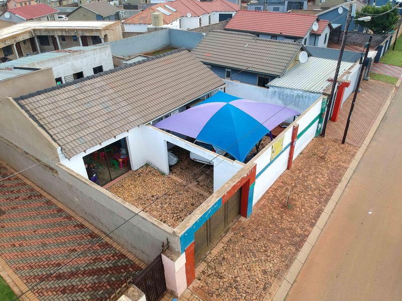 5 Bedroom Property for Sale in Protea Glen Gauteng