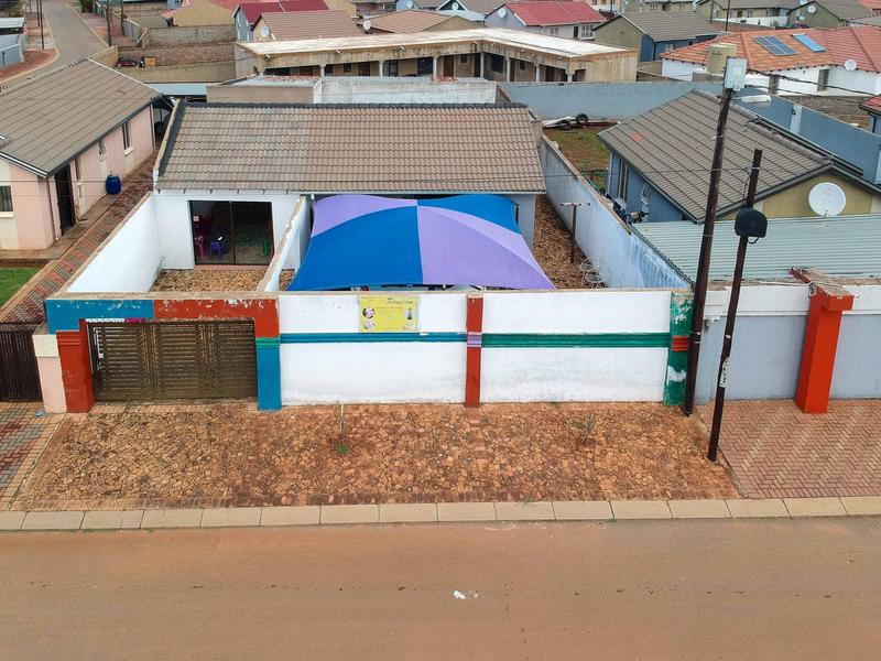 5 Bedroom Property for Sale in Protea Glen Gauteng