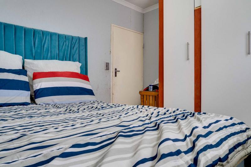 5 Bedroom Property for Sale in Protea Glen Gauteng