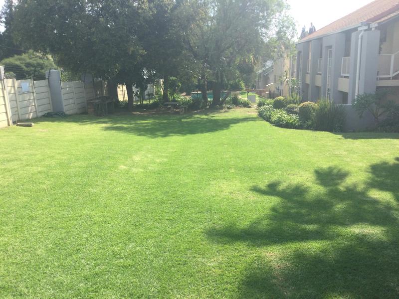 2 Bedroom Property for Sale in Corlett Gardens Gauteng