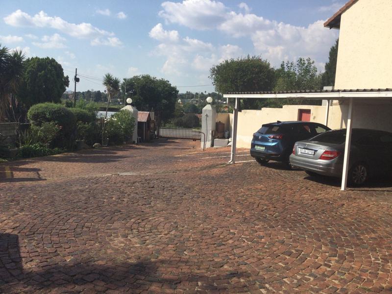 2 Bedroom Property for Sale in Corlett Gardens Gauteng