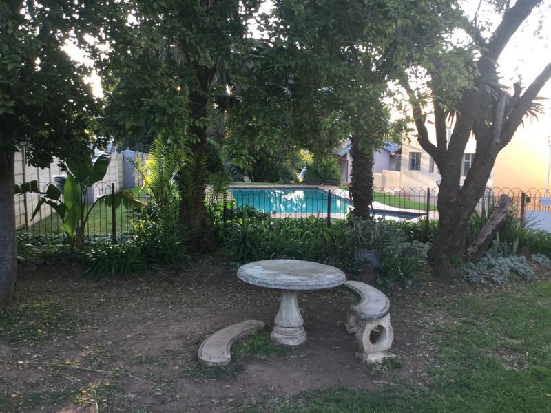 2 Bedroom Property for Sale in Corlett Gardens Gauteng