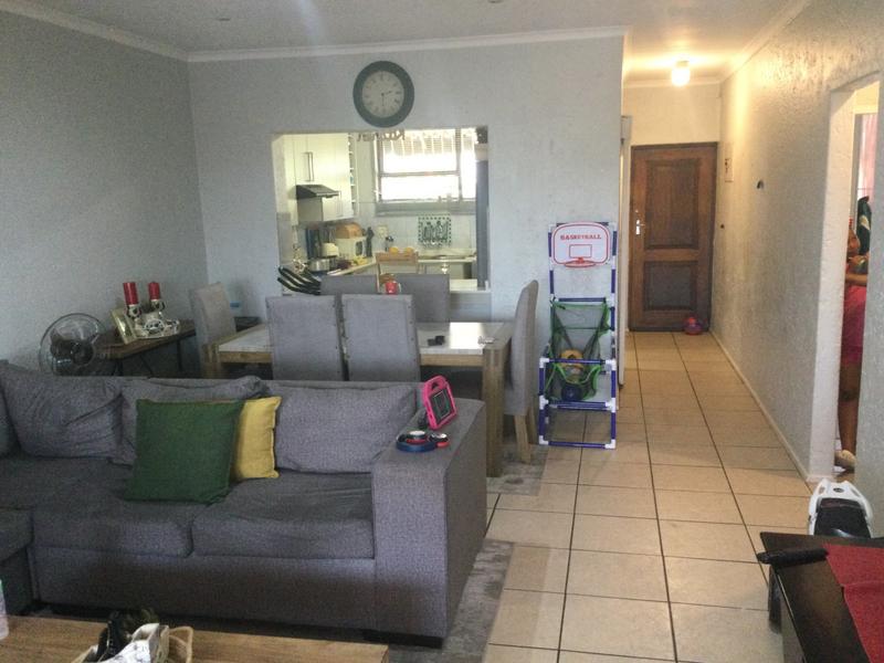 2 Bedroom Property for Sale in Corlett Gardens Gauteng