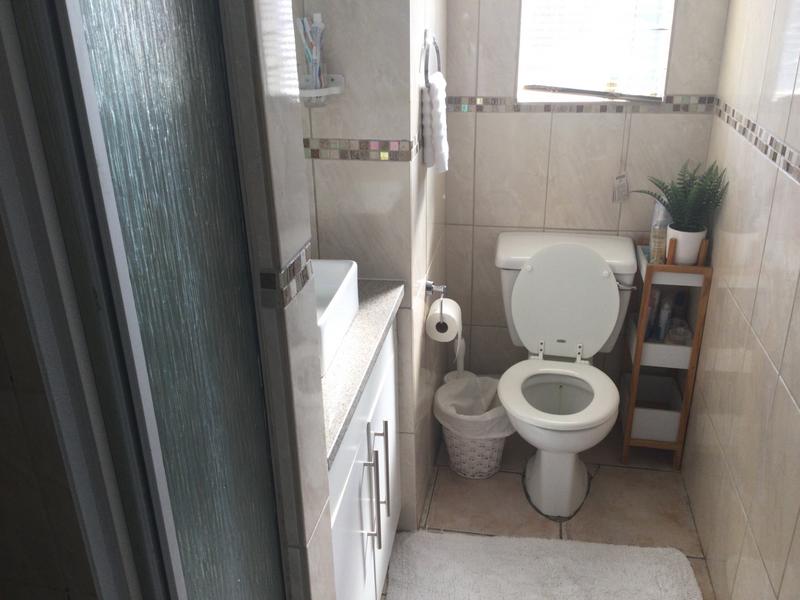 2 Bedroom Property for Sale in Corlett Gardens Gauteng