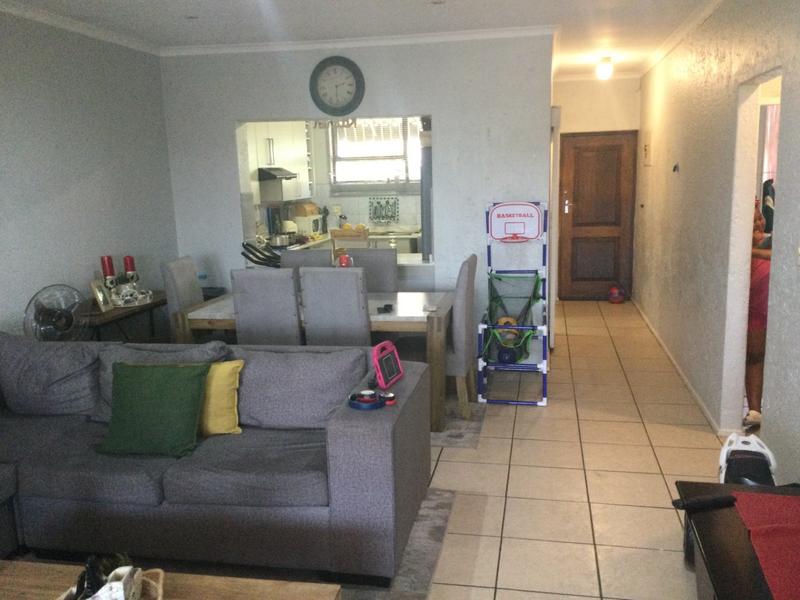 2 Bedroom Property for Sale in Corlett Gardens Gauteng