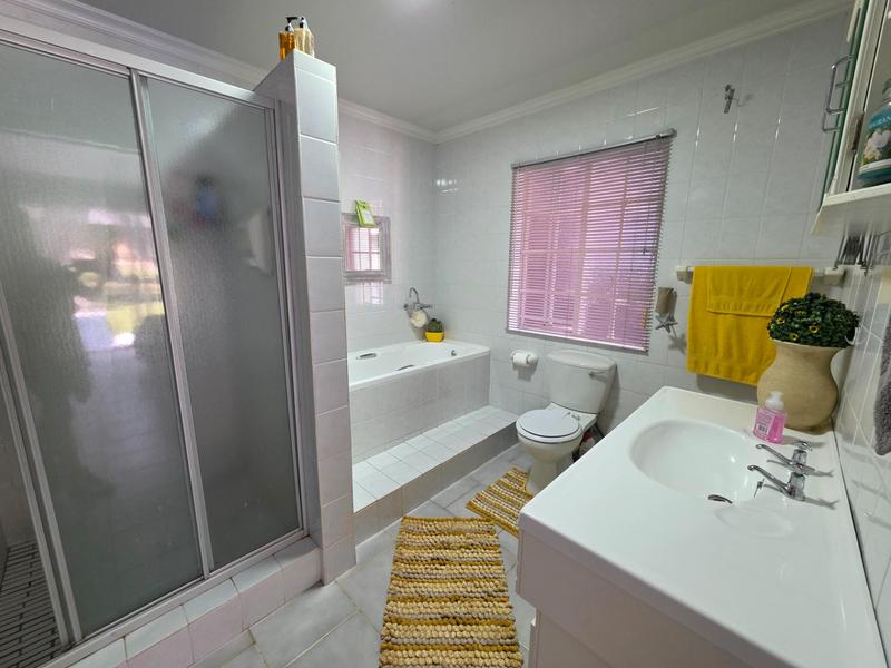 4 Bedroom Property for Sale in Misty Bay Gauteng