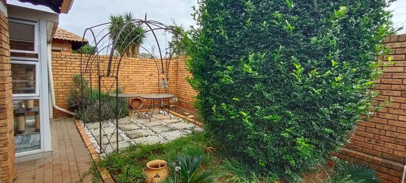 2 Bedroom Property for Sale in Montana Gauteng