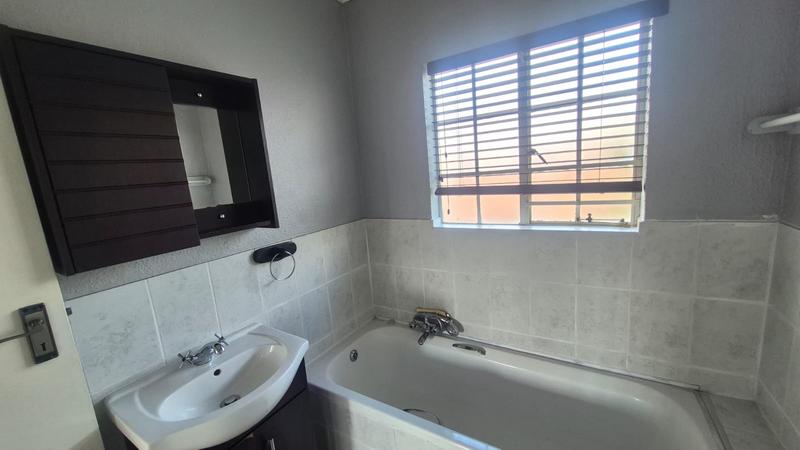 To Let 2 Bedroom Property for Rent in Wilgeheuwel Gauteng