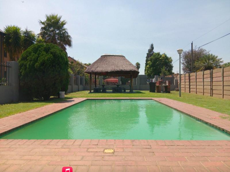 2 Bedroom Property for Sale in Albemarle Gauteng