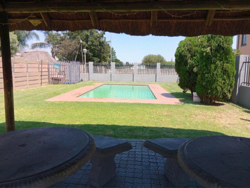 2 Bedroom Property for Sale in Albemarle Gauteng